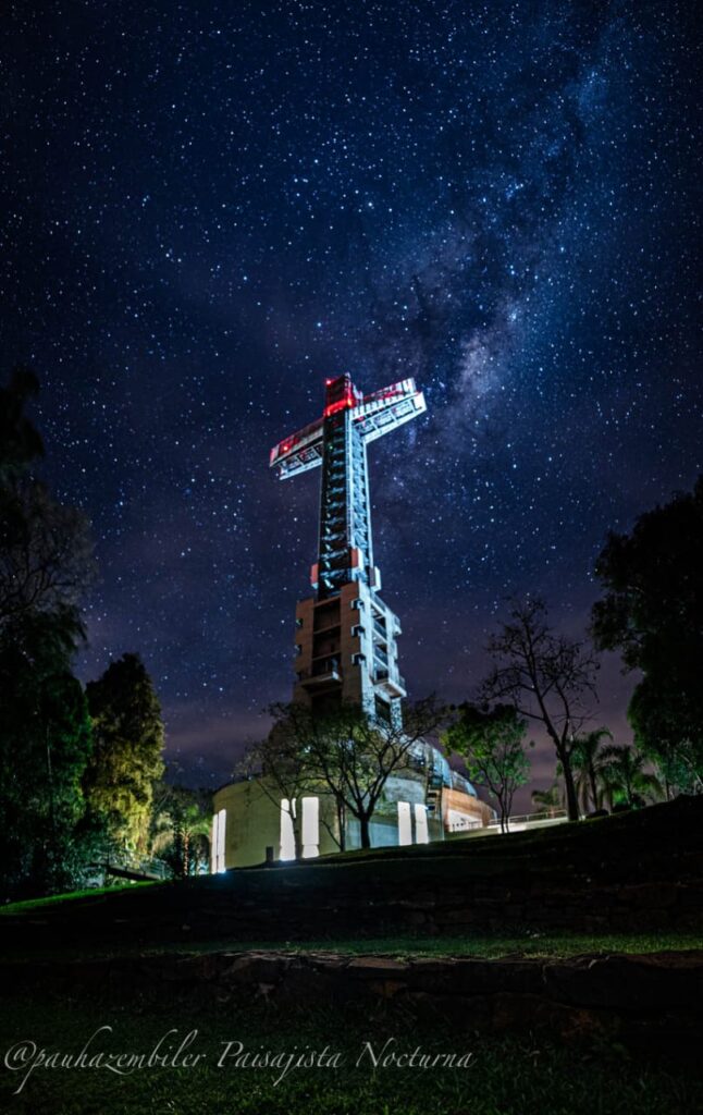 Cruz de noche, Parque Temático de la Cruz